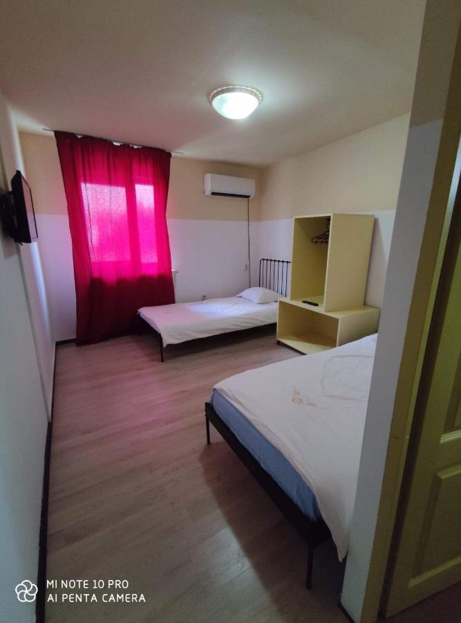 كرايوفا Alfredo Hostel المظهر الخارجي الصورة