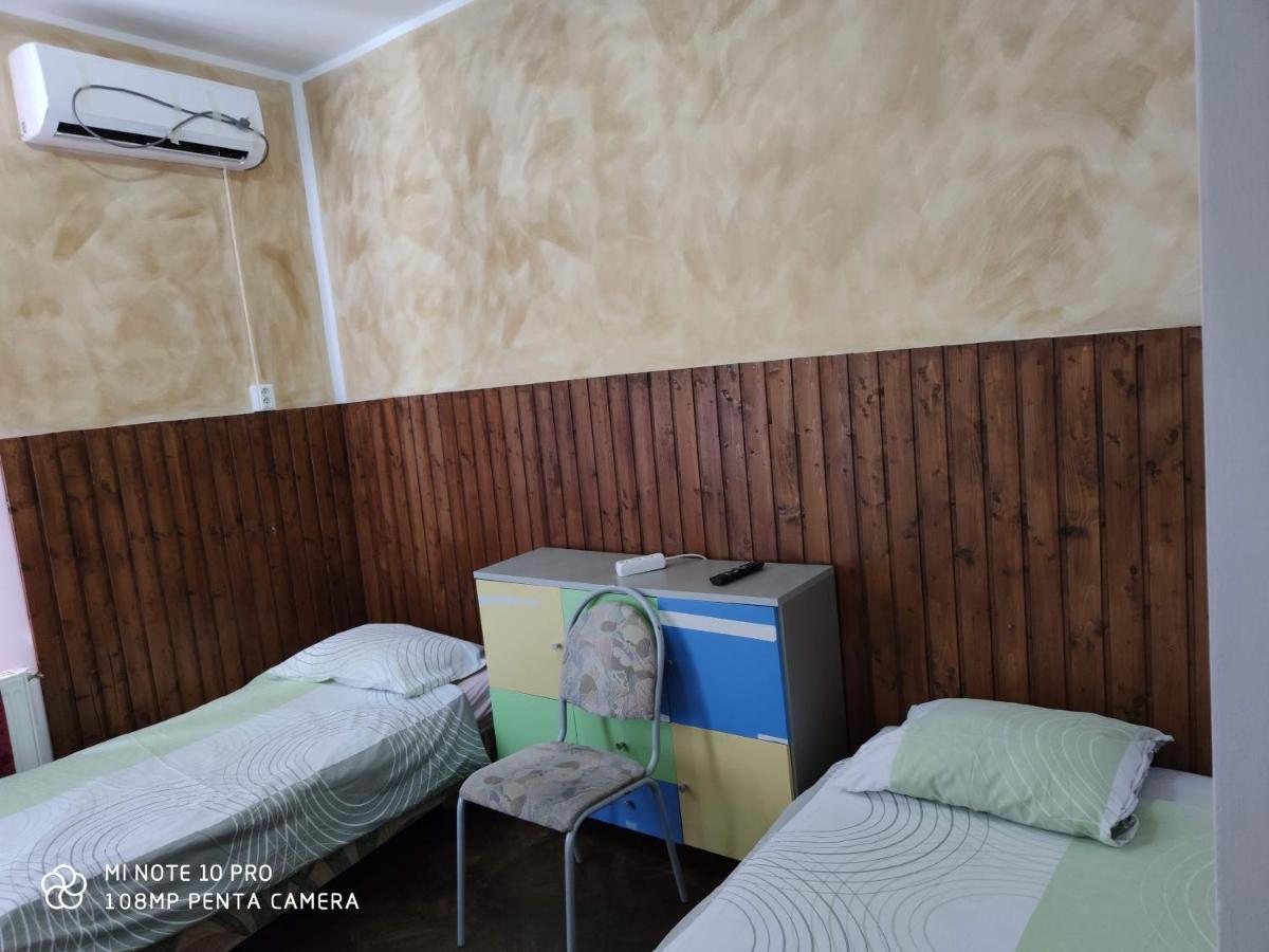كرايوفا Alfredo Hostel المظهر الخارجي الصورة